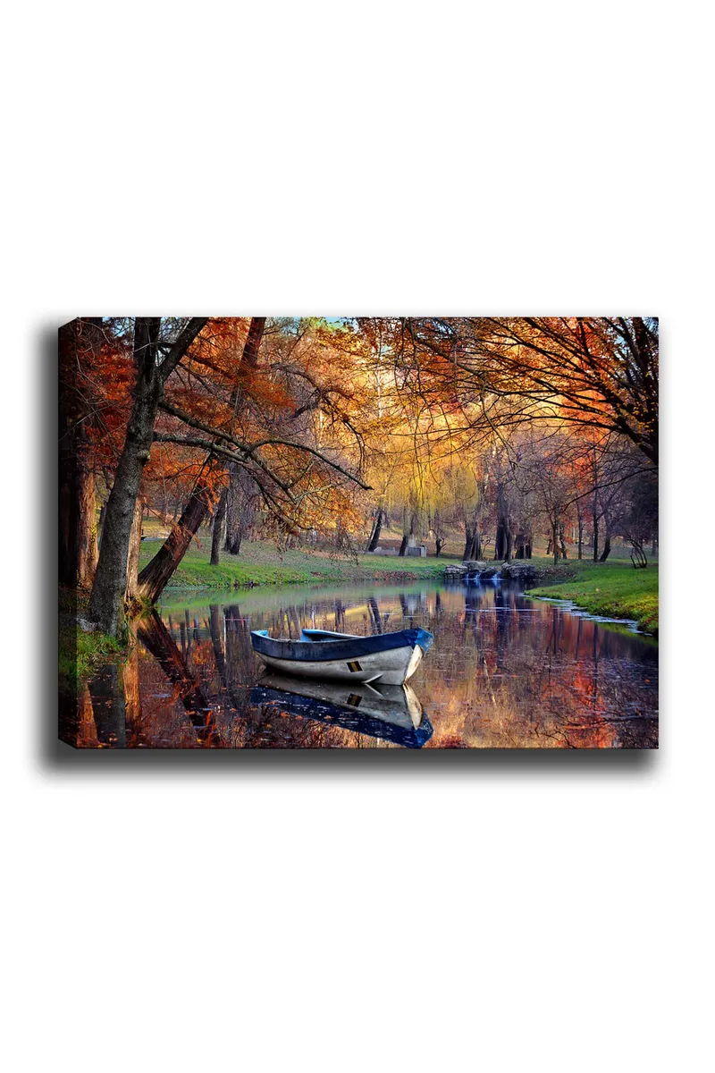 Canvas taulu 70x100 cm - Hiljainen vene peilimäisellä järvellä syksyn väreissä, Oranssi / Sininen / Vihreä