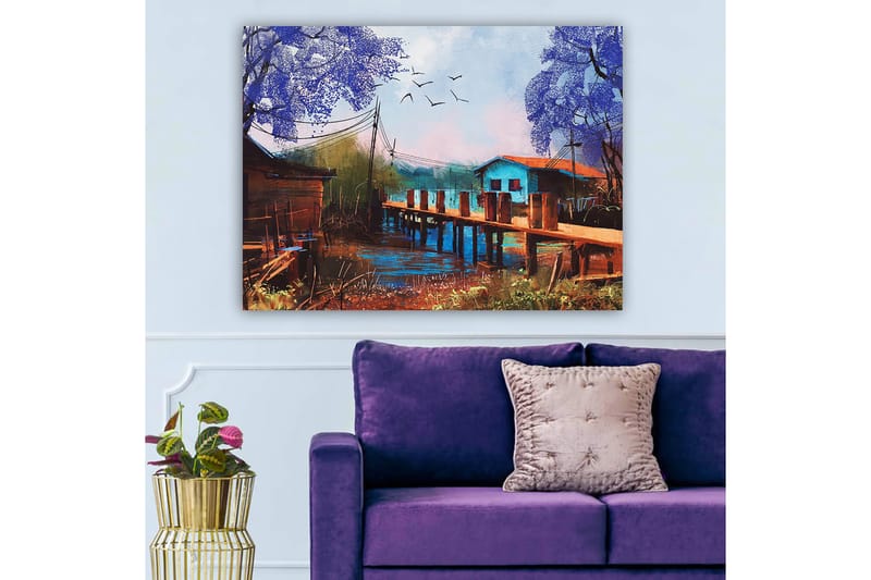 Canvas taulu 70x100 cm - Idyllinen maisemamaalaus, jossa laituri ulottuu tyynen veden pinnan yli, värikkäiden talojen ja violetin sävyisten puiden ympäröimänä, Violetti / Sininen / Ruskea
