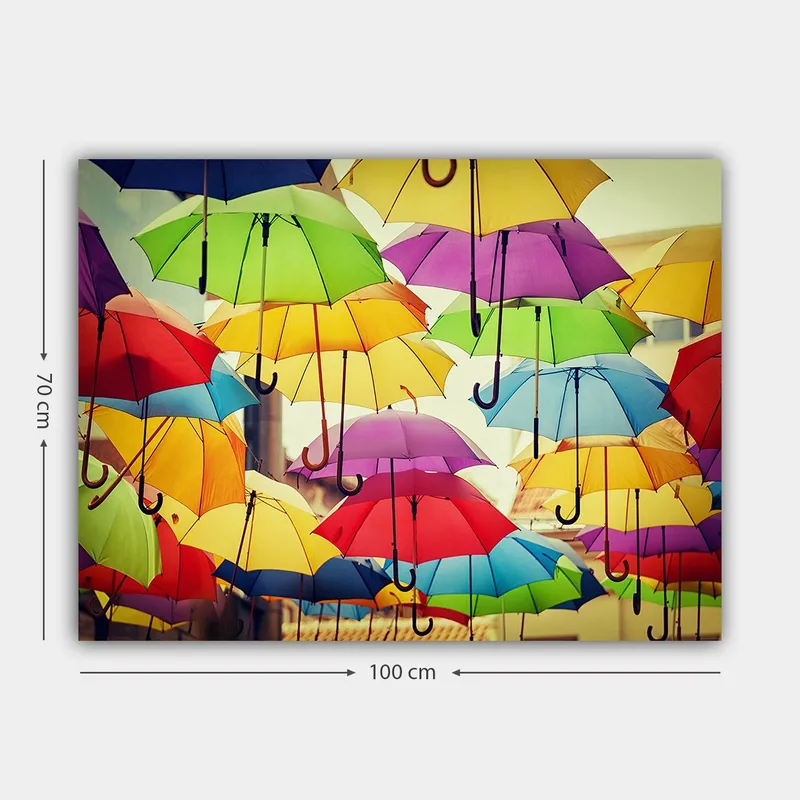 Canvas taulu 70x100 cm - Ilmassa roikkuvat värikkäät sateenvarjot luovat eloisan ja leikkisän tunnelman - Vihreä / Keltainen / Punainen - Sisustustuotteet - Taulu & taide - Canvas-taulu