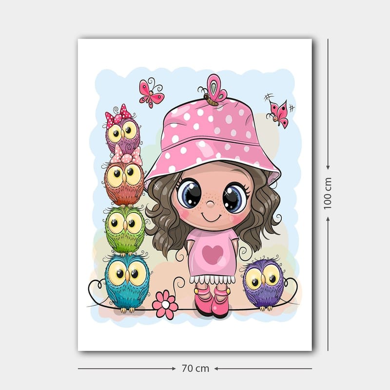 Canvas taulu 70x100 cm - Iloinen tyttö vaaleanpunaisessa hatussa värikkäiden pöllöiden ja perhosten ympäröimänä - Vaaleanpunainen / Vihreä / Sininen - Sisustustuotteet - Taulu & taide - Canvas-taulu
