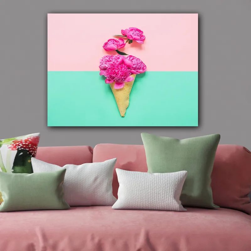 Canvas taulu 70x100 cm - Jäätelötötterö, koristeltu vaaleanpunaisilla kukilla - Vaaleanpunainen / Mintunvihreä / Beige - Sisustustuotteet - Taulu & taide - Canvas-taulu