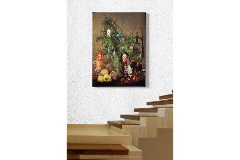 Canvas taulu 70x100 cm - Joulukoristeet kuusella, koristeilla ja hedelmillä - Vihreä / Punainen / Beige - Sisustustuotteet - Taulu & taide - Canvas-taulu