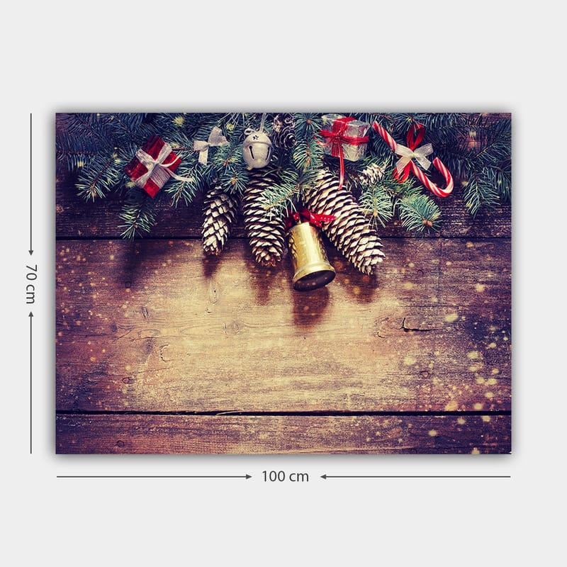 Canvas taulu 70x100 cm - Joulukoristeita kuusenoksilla, käpyillä ja lahjoilla - Vihreä / Ruskea / Punainen - Sisustustuotteet - Taulu & taide - Canvas-taulu
