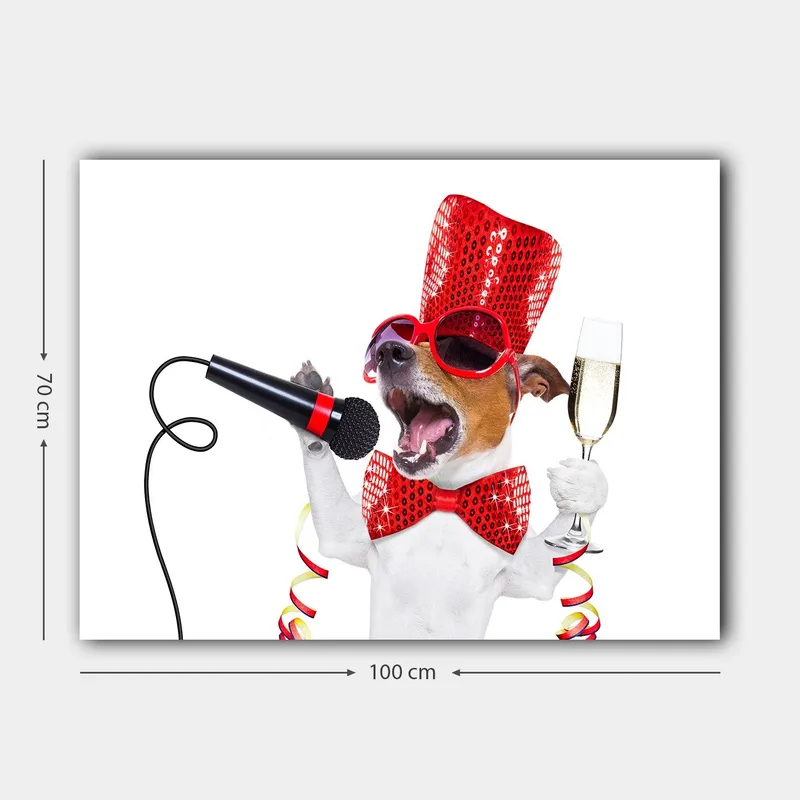 Canvas taulu 70x100 cm - Juhlava koira laulaa mikrofoniin ja pitelee samppanjalasia - Punainen / Valkoinen / Musta - Sisustustuotteet - Taulu & taide - Canvas-taulu
