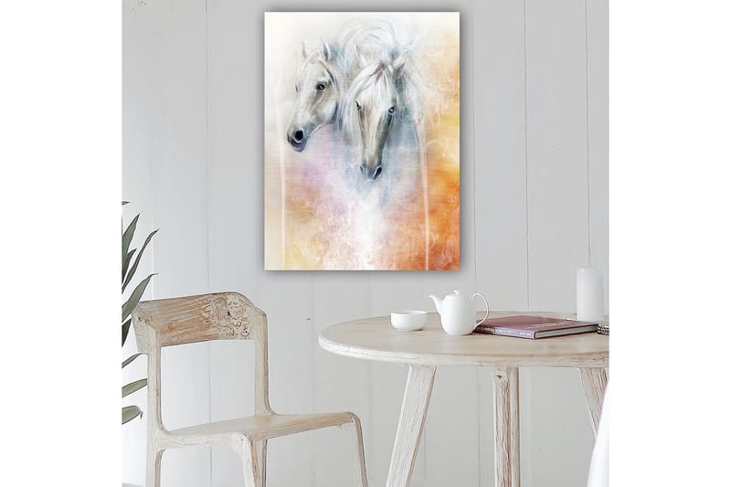 Canvas taulu 70x100 cm - Kaksi eleganttia hevosta pehmeässä ja unenomaisessa sommitelmassa - Valkoinen / Vaaleanharmaa / Oranssi - Sisustustuotteet - Taulu & taide - Canvas-taulu