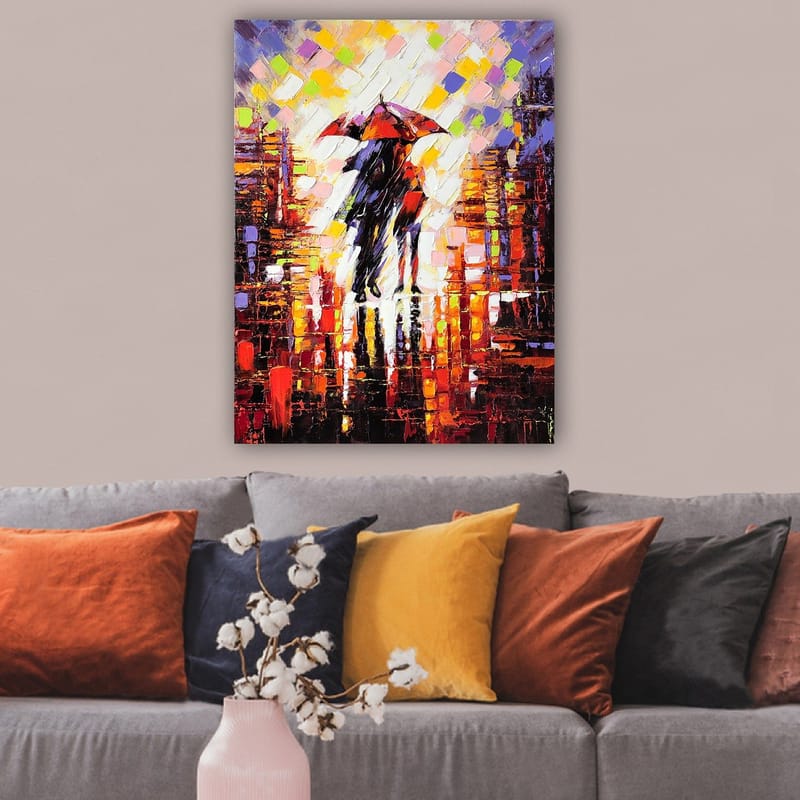 Canvas taulu 70x100 cm - Kaksi ihmistä sateenvarjon kanssa seisomassa sateisessa kaupunkiympäristössä - Punainen / Musta / Oranssi - Sisustustuotteet - Taulu & taide - Canvas-taulu