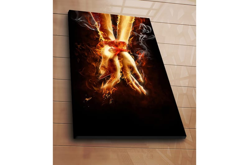 Canvas taulu 70x100 cm - Kaksi kättä sidottu yhteen punaisella nauhalla, tulen ja savun ympäröimänä - Oranssi / Punainen / Beige - Sisustustuotteet - Taulu & taide - Canvas-taulu