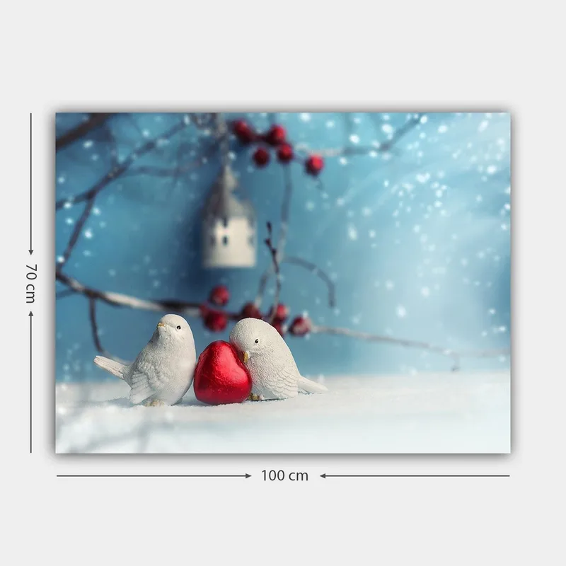 Canvas taulu 70x100 cm - Kaksi lintua pitelevät punaista sydäntä yhdessä talvisessa ympäristössä - Valkoinen / Punainen / Sininen - Sisustustuotteet - Taulu & taide - Canvas-taulu