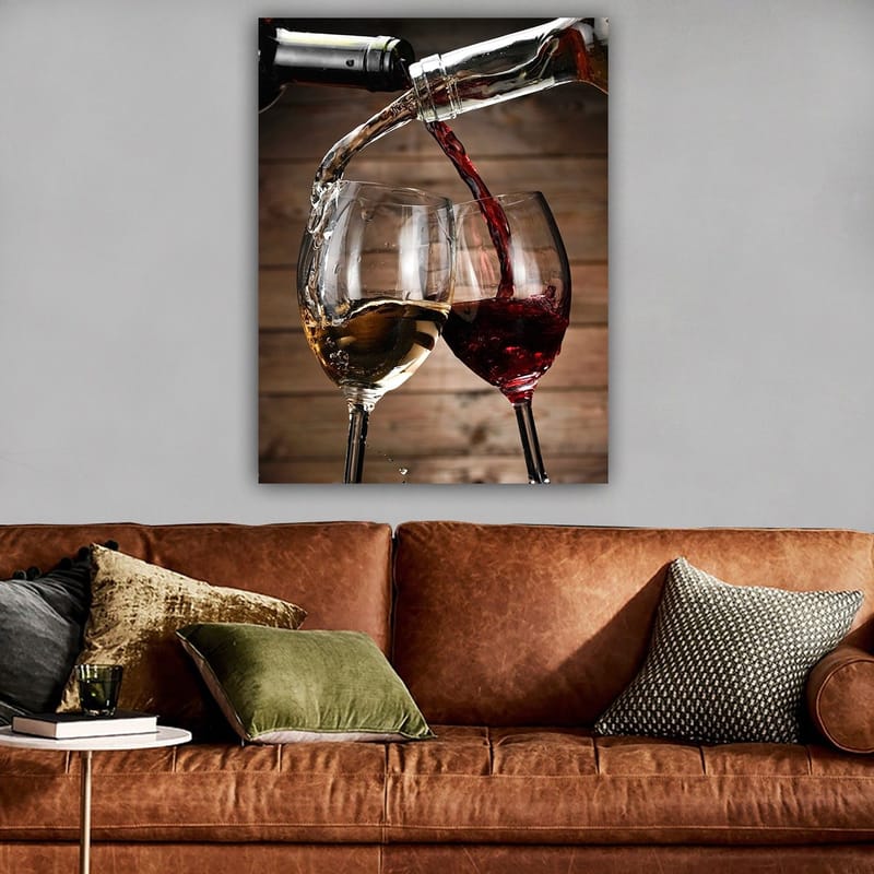 Canvas taulu 70x100 cm - Kaksi viinilasia maljoja kaadettaessa valko- ja punaviiniä - Kulta / Punainen - Sisustustuotteet - Taulu & taide - Canvas-taulu