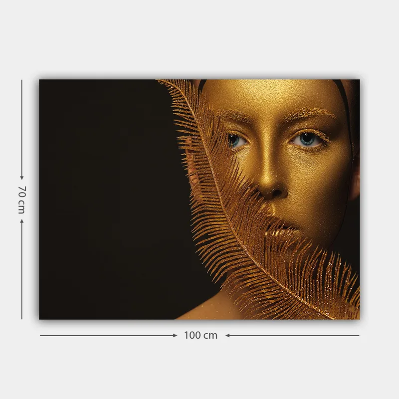 Canvas taulu 70x100 cm - Kasvokuva kultaisella pinnalla ja sinisillä silmillä, koristeellisen höyhenmäisen rakenteen ympäröimänä - Kulta / Sininen - Sisustustuotteet - Taulu & taide - Canvas-taulu