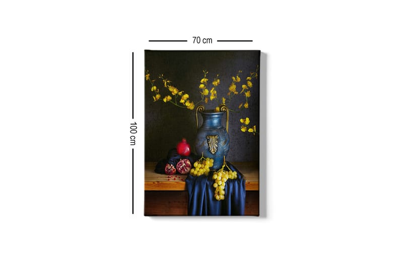 Canvas taulu 70x100 cm - Kaunis asetelma sinisellä maljakolla, joka on täynnä keltaisia kukkia ja hedelmiä, kuten granaattiomenaa ja viinirypäleitä - Sininen / Keltainen / Punainen - Sisustustuotteet - Taulu & taide - Canvas-taulu