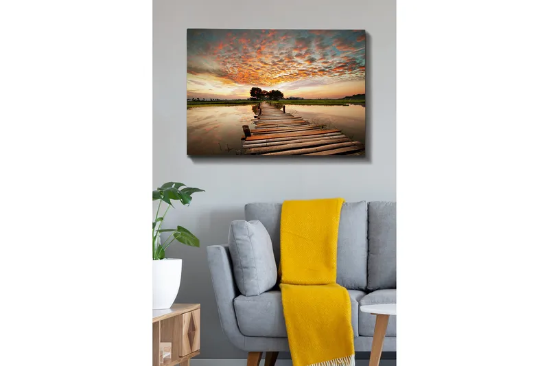 Canvas taulu 70x100 cm - Kaunis auringonlasku peilimäisen järven ylittävän puisen sillan yli - Oranssi / Sininen / Vihreä - Sisustustuotteet - Taulu & taide - Canvas-taulu