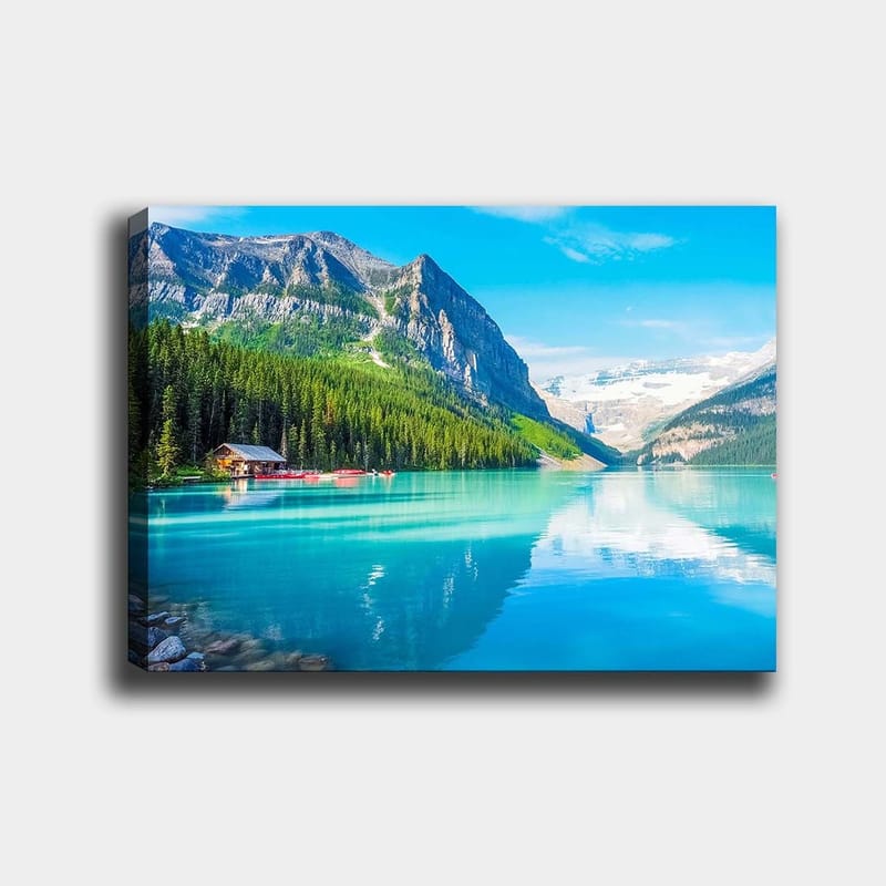 Canvas taulu 70x100 cm - Kaunis järvi majesteettisten vuorten ja tiheän vehreyden ympäröimänä, Turkoosi / Vihreä / Sininen