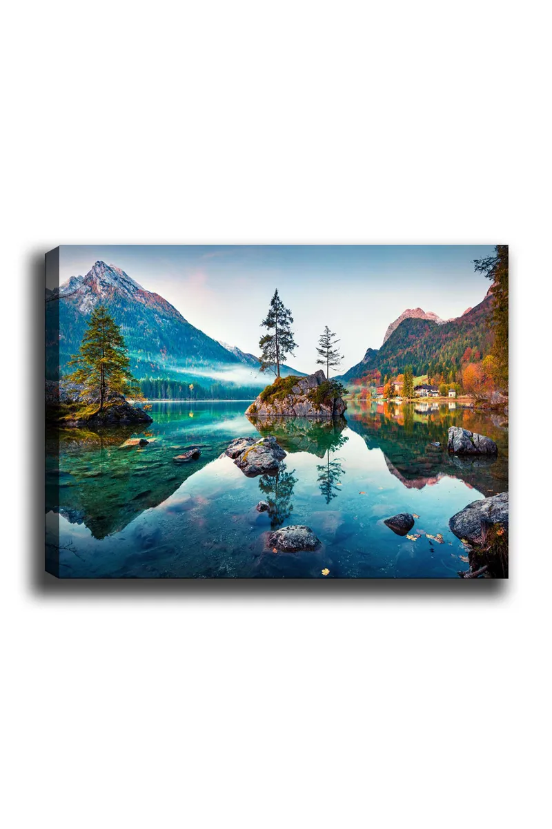 Canvas taulu 70x100 cm - Kaunis järvimaisema, jossa vuoret ja puut heijastuvat tyynessä vedessä, Vihreä / Sininen / Ruskea