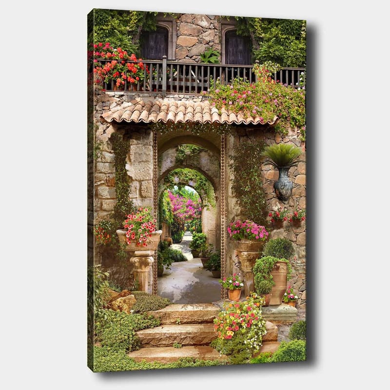 Canvas taulu 70x100 cm - Kaunis ja rehevä puutarha kukka-asetelmilla ja kivikaari, joka johtaa vehreälle kävelytielle, Vihreä / Vaaleanpunainen / Beige
