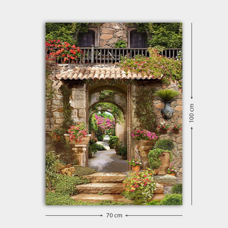 Canvas taulu 70x100 cm - Kaunis ja rehevä puutarha kukka-asetelmilla ja kivikaari, joka johtaa vehreälle kävelytielle - Vihreä / Vaaleanpunainen / Beige - Sisustustuotteet - Taulu & taide - Canvas-taulu