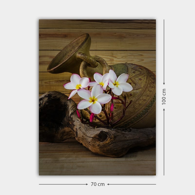 Canvas taulu 70x100 cm - Kaunis keraaminen ruukku valkoisilla kukilla ja puupalalla pohjana - Valkoinen / Vaaleanpunainen / Ruskea - Sisustustuotteet - Taulu & taide - Canvas-taulu