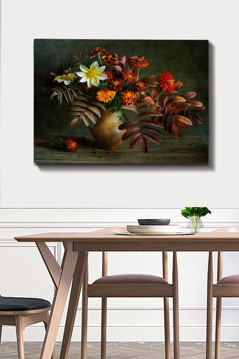 Canvas taulu 70x100 cm - Kaunis kimppu värikkäitä kukkia ja lehtiä keraamisessa maljakossa - Valkoinen / Oranssi / Punainen - Sisustustuotteet - Taulu & taide - Canvas-taulu
