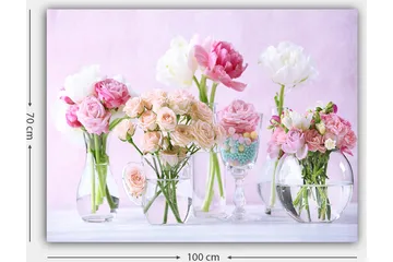 Canvas taulu 70x100 cm - Kaunis kimppu vaaleanpunaisia ja valkoisia kukkia erilaisissa lasimaljakoissa - Vaaleanpunainen / Valkoinen / Vihreä - Sisustustuotteet - Taulu & taide - Canvas-taulu