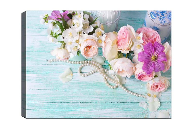 Canvas taulu 70x100 cm - Kaunis kimppu vaaleanpunaisia ja violetteja kukkia sekä helmiä vaaleanvihreällä taustalla, Vaaleanpunainen / Violetti / Valkoinen