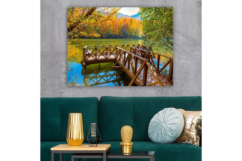 Canvas taulu 70x100 cm - Kaunis laituri peilimäisen järven rannalla syksyn väristen puiden ympäröimänä - Kulta / Vihreä / Ruskea - Sisustustuotteet - Taulu & taide - Canvas-taulu