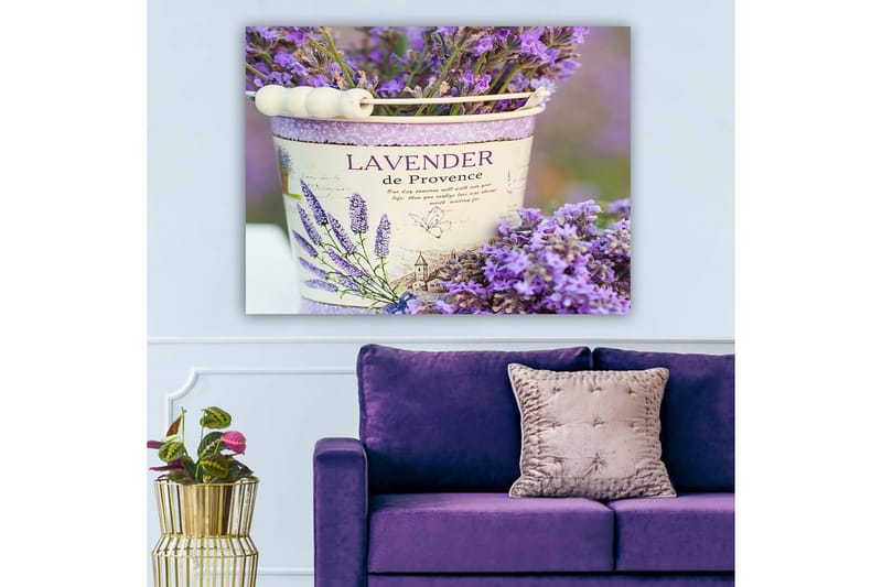 Canvas taulu 70x100 cm - Kaunis laventelikimppu koristeellisessa ämpärissä - Violetti / Valkoinen - Sisustustuotteet - Taulu & taide - Canvas-taulu