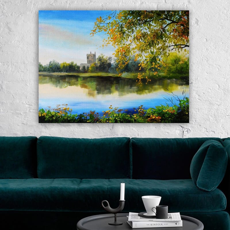Canvas taulu 70x100 cm - Kaunis maisemamaalaus peilimäisellä järvellä ja vanhalla tornilla taustalla, puiden ja syksyn värien ympäröimänä - Vihreä / Sininen / Keltainen - Sisustustuotteet - Taulu & taide - Canvas-taulu