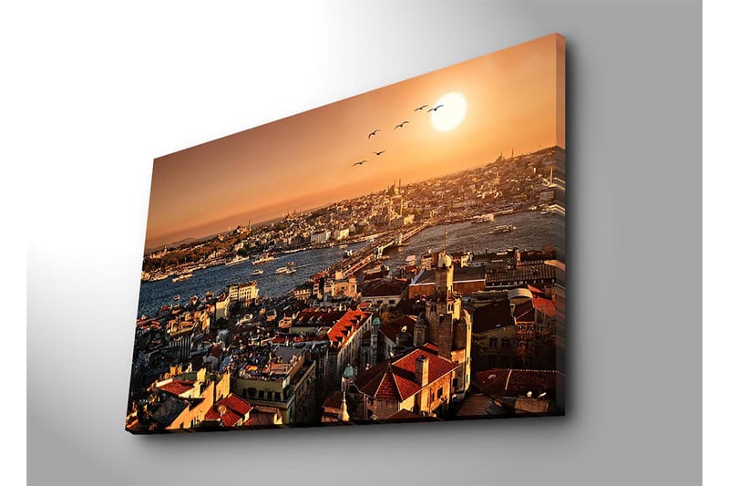 Canvas taulu 70x100 cm - Kaunis näkymä Istanbuliin auringonlaskun aikaan, kattojen ja veneiden ympäröimänä vedessä - Oranssi / Punainen / Sininen - Sisustustuotteet - Taulu & taide - Canvas-taulu