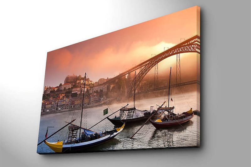 Canvas taulu 70x100 cm - Kaunis näkymä joelle perinteisten veneiden ja majesteettisen sillan ympäröimänä taustalla, värikkäiden talojen ympäröimänä - Oranssi / Sininen / Keltainen - Sisustustuotteet - Taulu & taide - Canvas-taulu