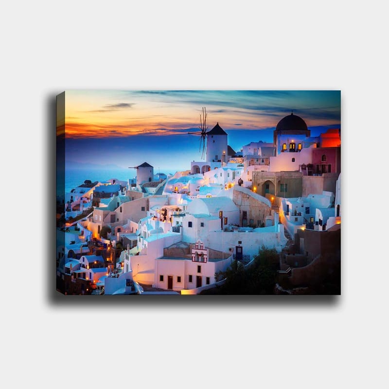 Canvas taulu 70x100 cm - Kaunis näkymä kreikkalaisen kylän valkoisista taloista auringonlaskun aikaan - Valkoinen / Sininen / Oranssi - Sisustustuotteet - Taulu & taide - Canvas-taulu