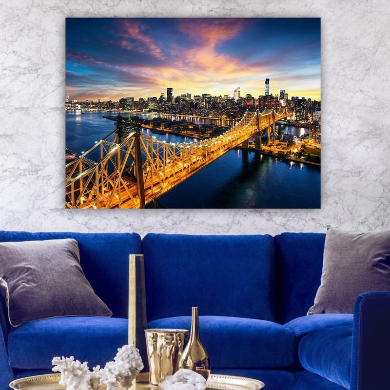 Canvas taulu 70x100 cm - Kaunis näkymä Queensboron sillalle ja kaupungin siluetti taustalla värikkään auringonlaskun aikaan - Sininen / Oranssi / Keltainen - Sisustustuotteet - Taulu & taide - Canvas-taulu