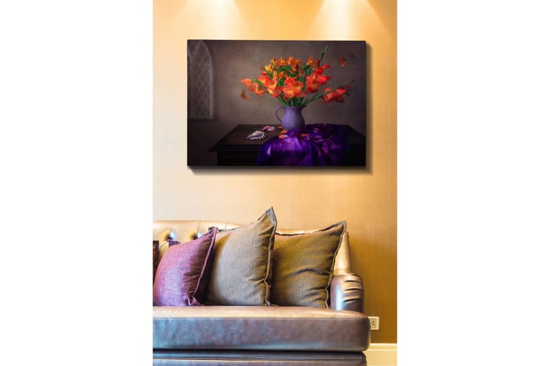 Canvas taulu 70x100 cm - Kaunis oranssin gladiolus-kimppu violetissa maljakossa, Oranssi / violetti