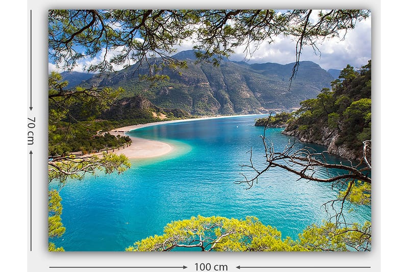 Canvas taulu 70x100 cm - Kaunis rannikko kirkkaan turkoosin veden ja ympäröivien vihreiden vuorten ympäröimänä - Turkoosi / Vihreä / Beige - Sisustustuotteet - Taulu & taide - Canvas-taulu