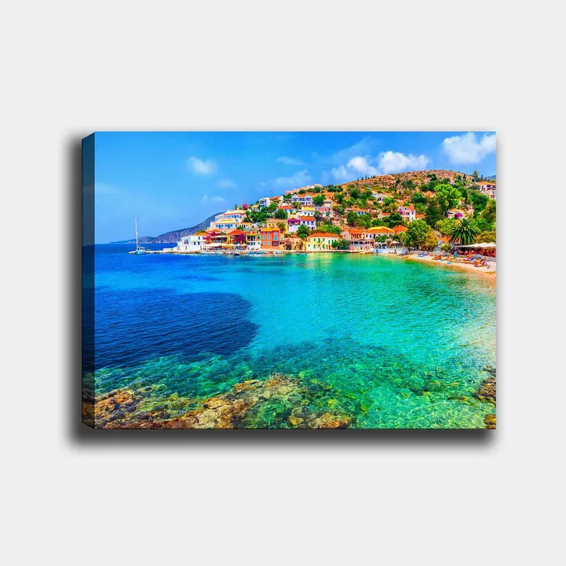 Canvas taulu 70x100 cm - Kaunis rannikko värikkäine taloineen meren rannalla ja kirkas sininen taivas, Turkoosi / Sininen / Vihreä