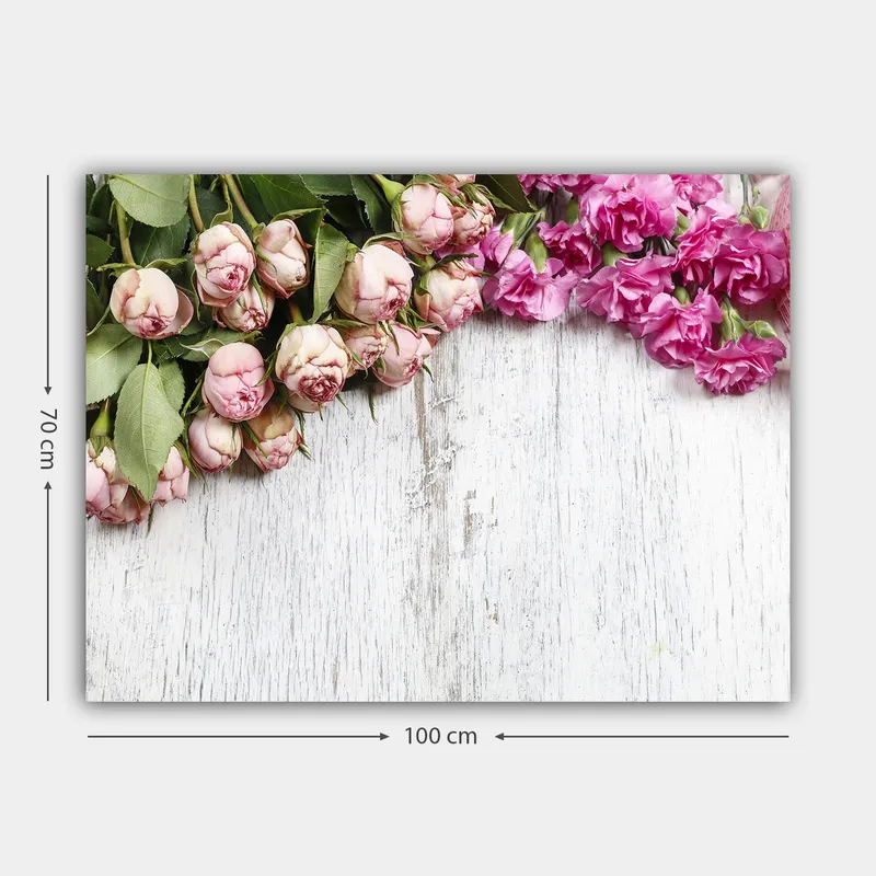 Canvas taulu 70x100 cm - Kaunis ruusujen ja neilikoiden sommitelma pehmeissä vaaleanpunaisissa sävyissä - Vaaleanpunainen / Tummanpunainen / Vihreä - Sisustustuotteet - Taulu & taide - Canvas-taulu