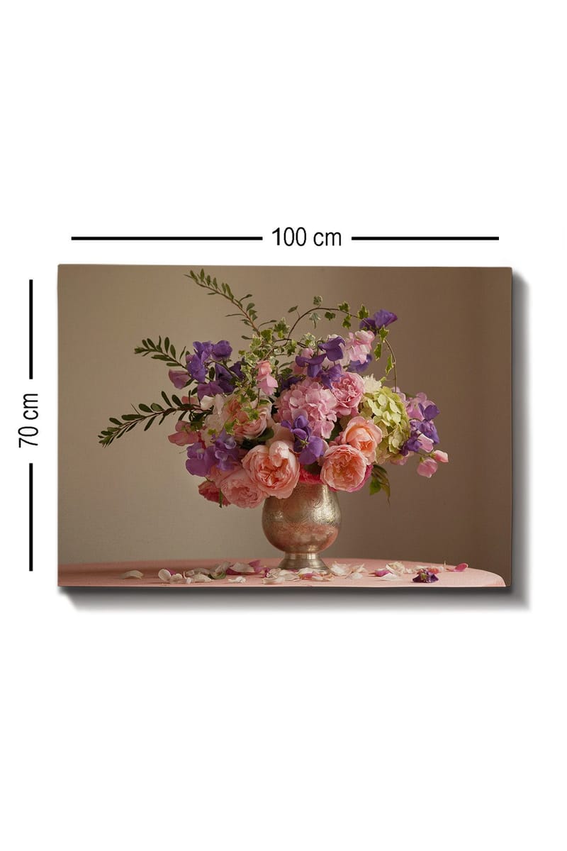 Canvas taulu 70x100 cm - Kaunis ruusukimppu ja muita kukkia hopeisessa maljakossa - Vaaleanpunainen / Violetti / Vihreä - Sisustustuotteet - Taulu & taide - Canvas-taulu