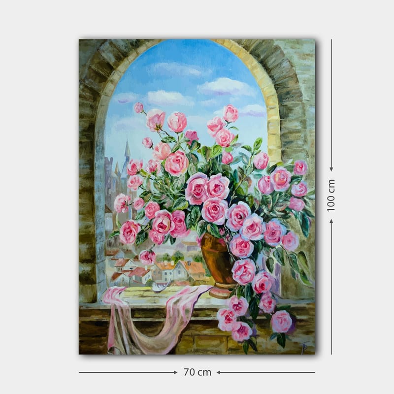 Canvas taulu 70x100 cm - Kaunis ruusukimppu ruukussa, ikkunan vieressä, josta on näköala kaupunkiin - Vaaleanpunainen / Vihreä / Ruskea - Sisustustuotteet - Taulu & taide - Canvas-taulu