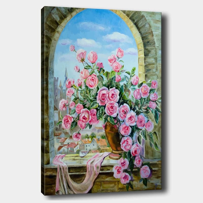 Canvas taulu 70x100 cm - Kaunis ruusukimppu ruukussa, ikkunan vieressä, josta on näköala kaupunkiin, Vaaleanpunainen / Vihreä / Ruskea