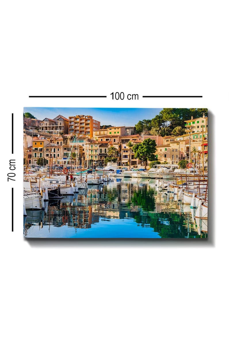 Canvas taulu 70x100 cm - Kaunis satama purjeveneineen ja värikkäine taloineen veden äärellä - Sininen / Vihreä / Oranssi - Sisustustuotteet - Taulu & taide - Canvas-taulu