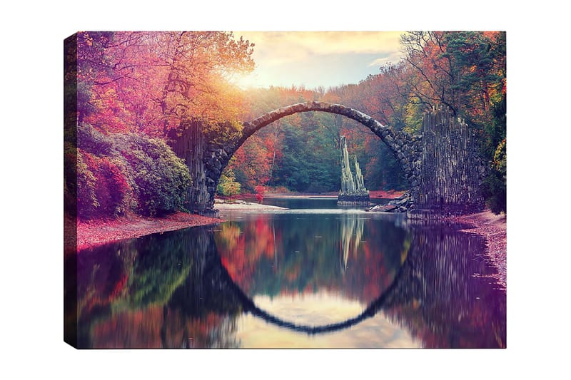 Canvas taulu 70x100 cm - Kaunis silta heijastuu rauhalliseen järveen värikkäiden syyspuiden ympäröimänä, Punainen / Vihreä / Oranssi
