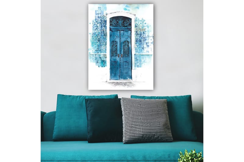 Canvas taulu 70x100 cm - Kaunis sininen ovi pehmeiden sinisen ja valkoisen sävyjen ympäröimänä, Sininen / Vaaleansininen / Valkoinen