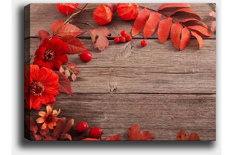 Canvas taulu 70x100 cm - Kaunis sommitelma punaisista kukista ja syksynlehdistä puista taustaa vasten - Punainen / Oranssi / Ruskea - Sisustustuotteet - Taulu & taide - Canvas-taulu