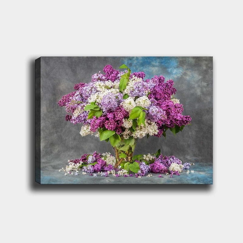 Canvas taulu 70x100 cm - Kaunis syreenikimppu eri violetin ja valkoisen sävyissä, Violetti / Valkoinen / Vihreä