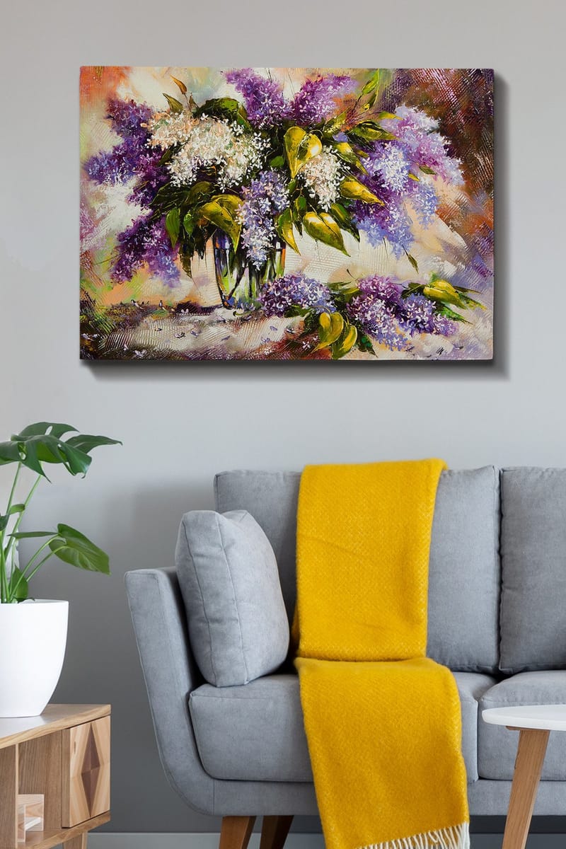 Canvas taulu 70x100 cm - Kaunis syreenikimppu violetin ja valkoisen sävyissä, vihreiden lehtien ympäröimänä - Violetti / Valkoinen / Vihreä - Sisustustuotteet - Taulu & taide - Canvas-taulu