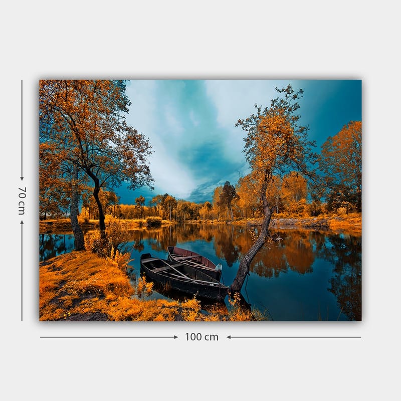 Canvas taulu 70x100 cm - Kaunis syysmaisema tyynellä järvellä ja veneellä rannalla - Oranssi / Turkoosi - Sisustustuotteet - Taulu & taide - Canvas-taulu