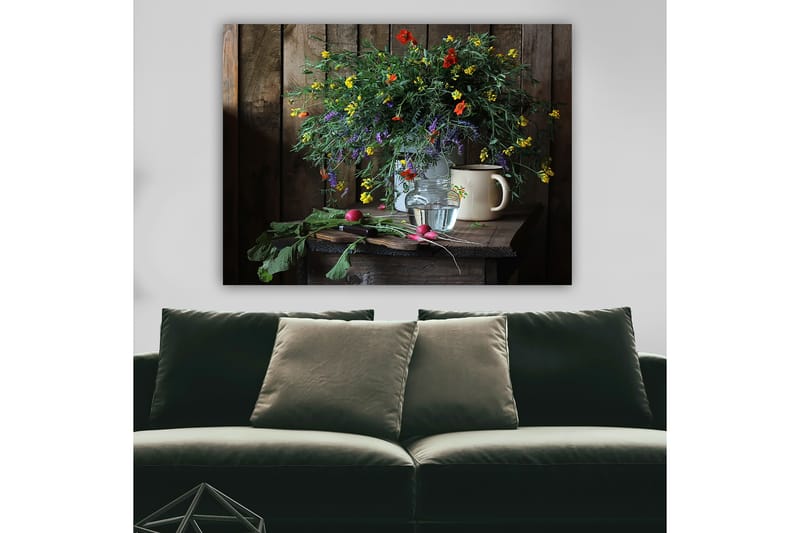 Canvas taulu 70x100 cm - Kaunis värikkäiden kukkien kimppu lasimaljakossa puupöydällä - Vihreä / Keltainen / Punainen - Sisustustuotteet - Taulu & taide - Canvas-taulu