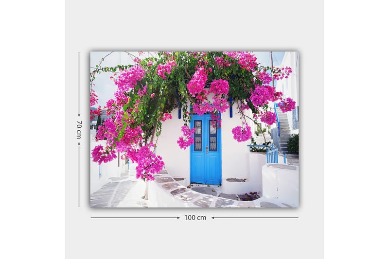 Canvas taulu 70x100 cm - Kaunis valkoinen rakennus sinisellä ovella, jota ympäröivät violetit kukat - Violetti / Sininen / Vihreä - Sisustustuotteet - Taulu & taide - Canvas-taulu