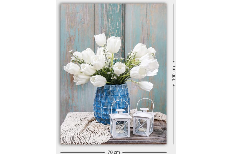 Canvas taulu 70x100 cm - Kaunis valkoisten tulppaanien kimppu sinisessä maljakossa, asetettu puupinnalle kirkkailla yksityiskohdilla - Valkoinen / Sininen / Harmaa - Sisustustuotteet - Taulu & taide - Canvas-taulu
