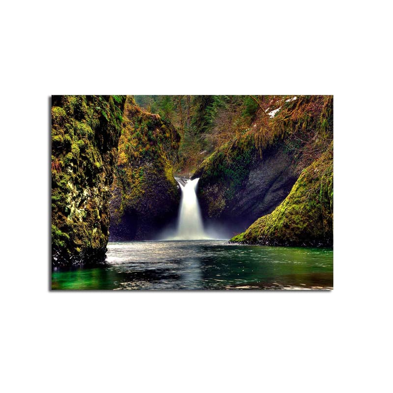 Canvas taulu 70x100 cm - Kaunis vesiputous virtaa alas vihreiden kallioiden välistä luonnonkauniissa ympäristössä - Vihreä / Sininen / Ruskea - Sisustustuotteet - Taulu & taide - Canvas-taulu