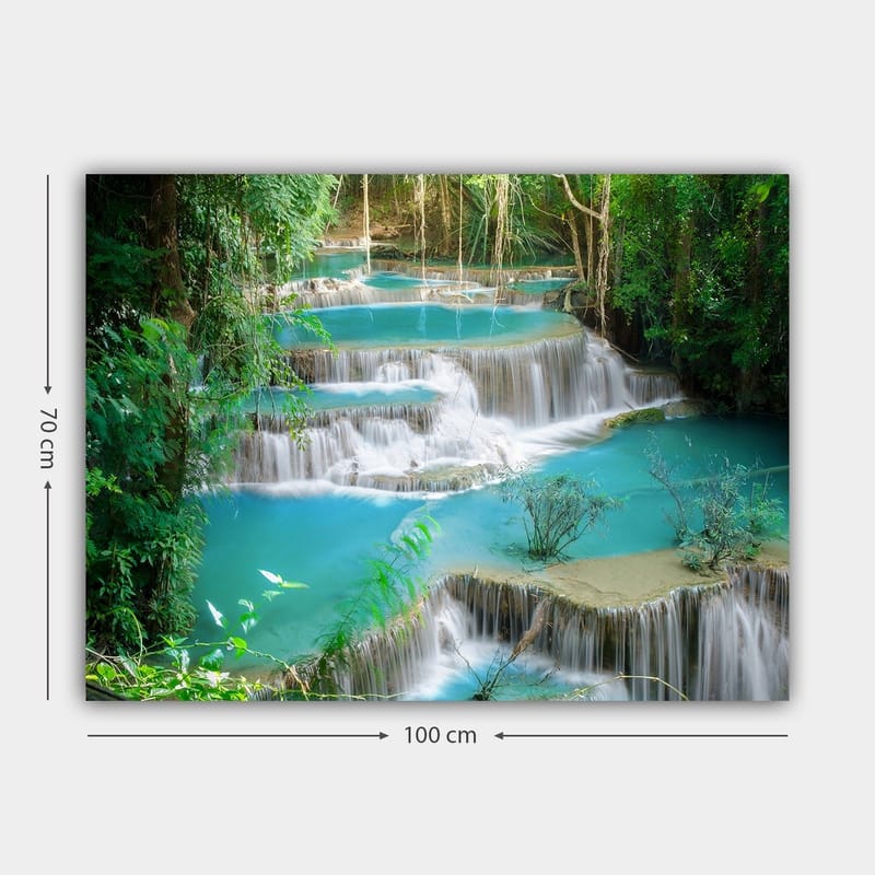 Canvas taulu 70x100 cm - Kaunis vesiputousmaisema, jossa on useita kerroksia kirkasta, turkoosia vettä rehevän kasvillisuuden ympäröimänä - Turkoosi / Vihreä - Sisustustuotteet - Taulu & taide - Canvas-taulu